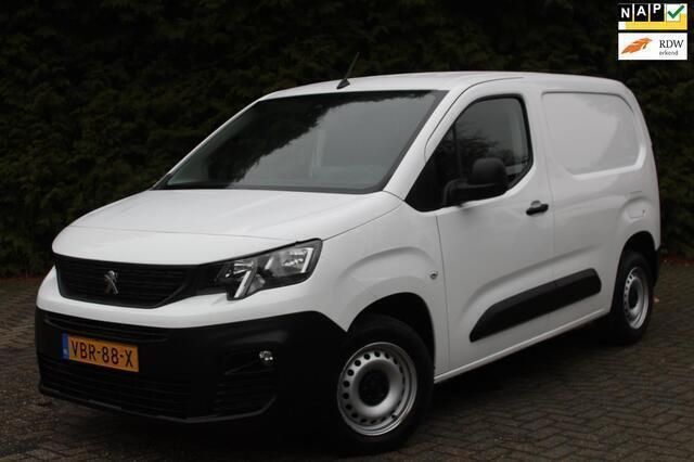 Wit Gebruikt 2019 Peugeot Partner Premium MPV | € 7.995 (Eerlijke prijs) - Afbeelding 1/4