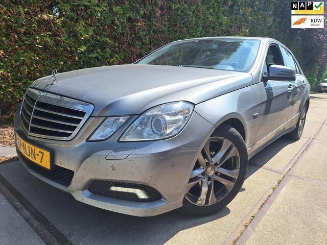 Grijs Gebruikt 2010 Mercedes E350 Sedan | € 5.500 (Goede deal) - Afbeelding 1/4