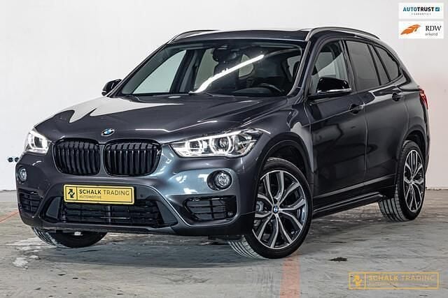 Grijs Gebruikt 2017 BMW X1 Executive SUV | € 25.950 (Goede deal) - Afbeelding 1/4