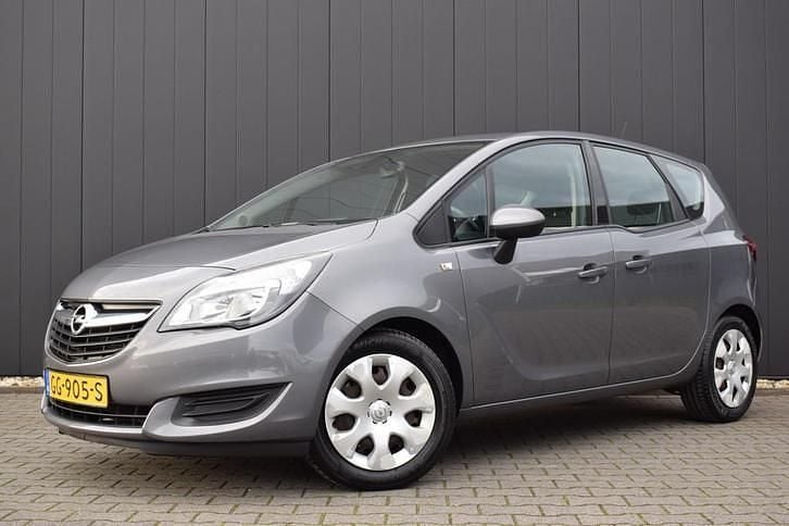 Grijs (metallic) Gebruikt 2015 Opel Meriva Design Edition MPV | € 7.950 (Eerlijke prijs) - Afbeelding 1/4