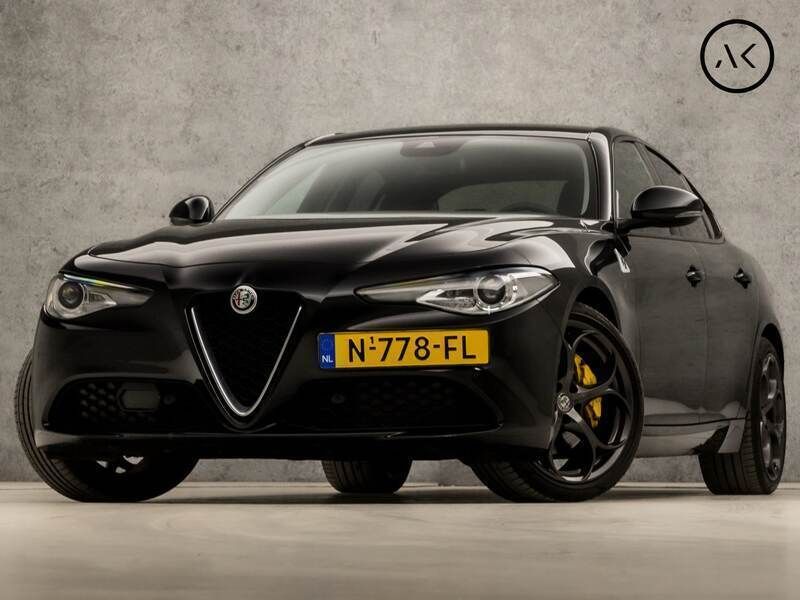 Zwart Gebruikt 2020 Alfa Romeo Giulia Sedan | € 28.945 (Super prijs) - Afbeelding 1/4