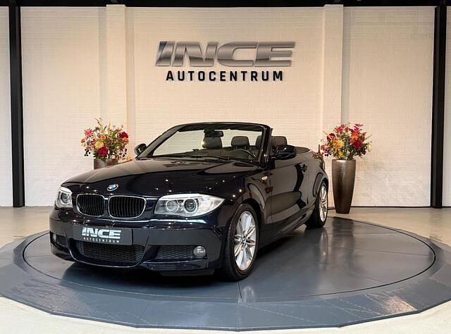 Zwart Occasion 2012 BMW 118 Cabriolet Executive Cabriolet | € 14.450 (Duur) - Afbeelding 1/4