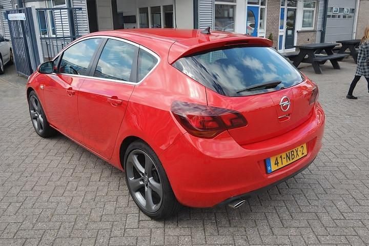 Occasion Opel Astra Sport 2010 Rood Hatchback