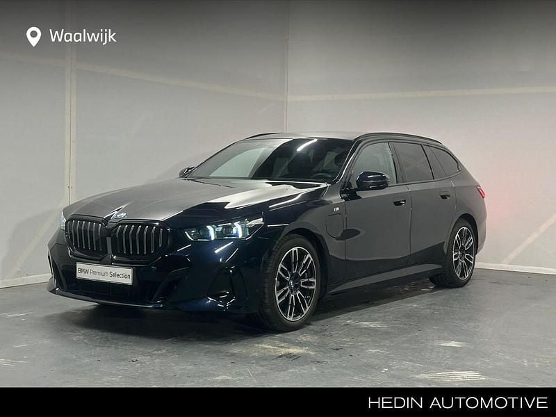 Zwart Gebruikt 2024 BMW 530e Executive Stationwagen | € 59.880 - Afbeelding 1/4