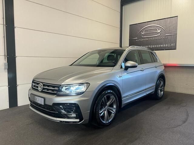 Grijs Gebruikt 2020 VW Tiguan R-line SUV | € 30.950 (Super prijs) - Afbeelding 1/4