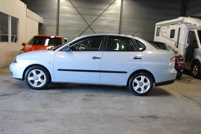 Occasion Seat Cordoba Stella 75 PK (55 kW) 2004 Blauw (metallic) Sedan