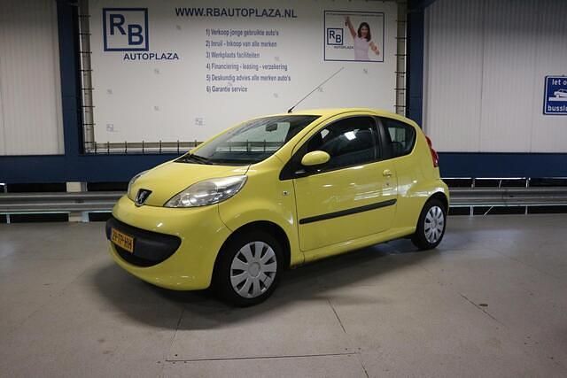 Occasion Peugeot 107 68 PK (50 kW) 2006 Geel Hatchback