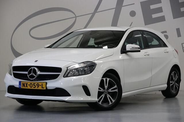 Wit Gebruikt 2017 Mercedes A160 Hatchback | € 14.950 (Eerlijke prijs) - Afbeelding 1/4