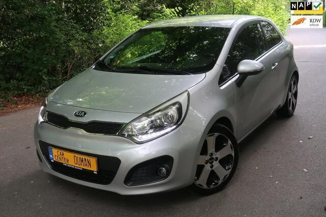 Grijs Gebruikt 2013 Kia Rio Hatchback | € 6.750 (Goede deal) - Afbeelding 1/4