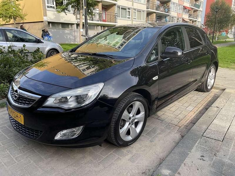 Gebruikt 2010 Opel Astra Edition Sedan | € 2.950 (Eerlijke prijs) - Afbeelding 1/4
