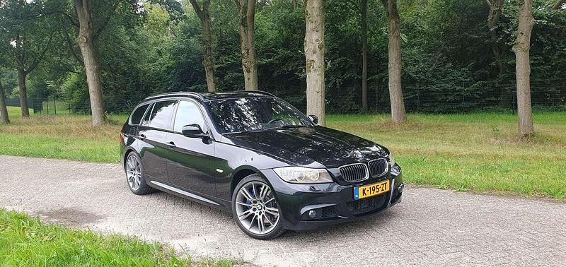 Zwart Gebruikt 2012 BMW 335 Luxury Line Stationwagen | € 15.250 (Goede deal) - Afbeelding 1/4