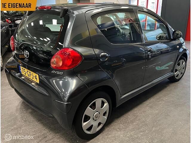 Occasion Toyota Aygo 68 PK (50 kW) 2008 Grijs Hatchback