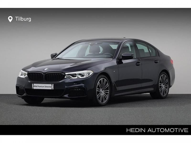 M carbonschwarz metallic (zwart metallic) Gebruikt 2020 BMW 520 Executive Sedan | € 34.880 (Eerlijke prijs) - Afbeelding 1/4