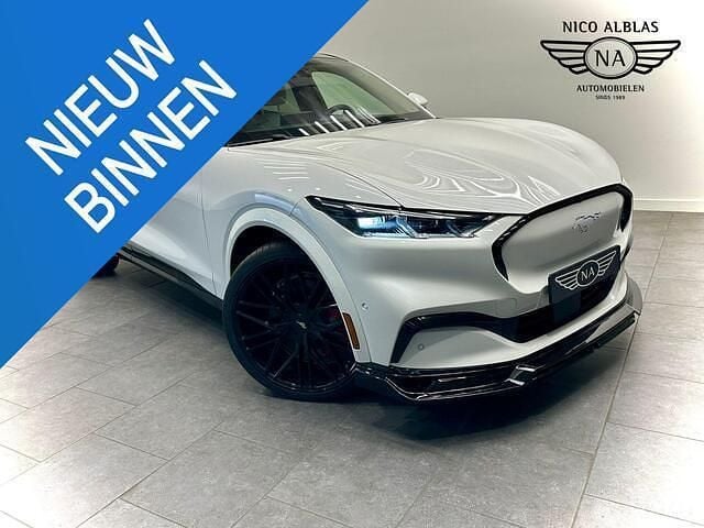 Wit Gebruikt 2022 Ford Mustang Mach-E Premium SUV | € 37.950 (Eerlijke prijs) - Afbeelding 1/4