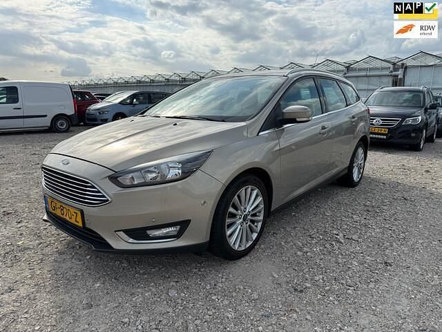 Grijs Gebruikt 2015 Ford Focus Titanium Stationwagen | € 3.000 - Afbeelding 1/4