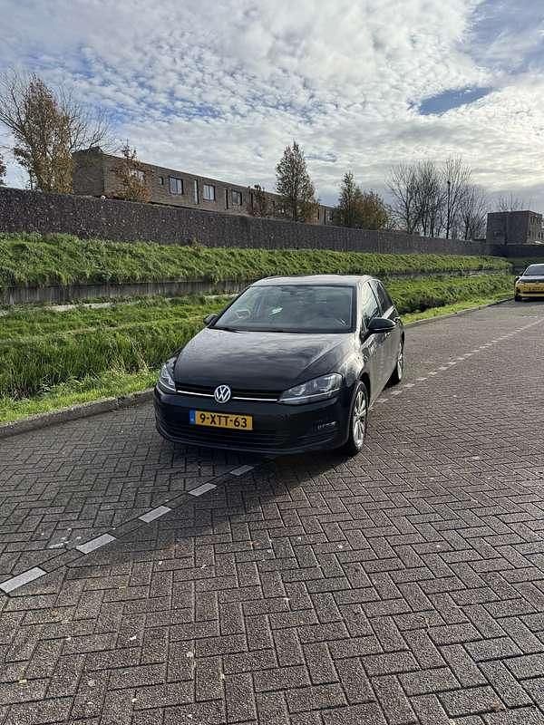 Zwart Gebruikt 2014 VW Golf VII Highline Hatchback | € 7.500 (Goede deal) - Afbeelding 1/4