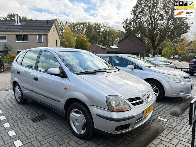Grijs Gebruikt 2001 Nissan Almera Tino Comfort MPV | € 1.999 (Eerlijke prijs) - Afbeelding 1/4