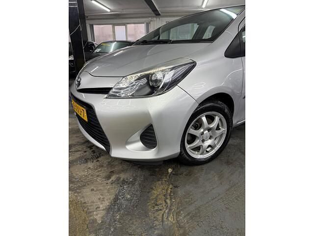 Occasion Toyota Yaris 75 PK (55 kW) 2012 Grijs Hatchback
