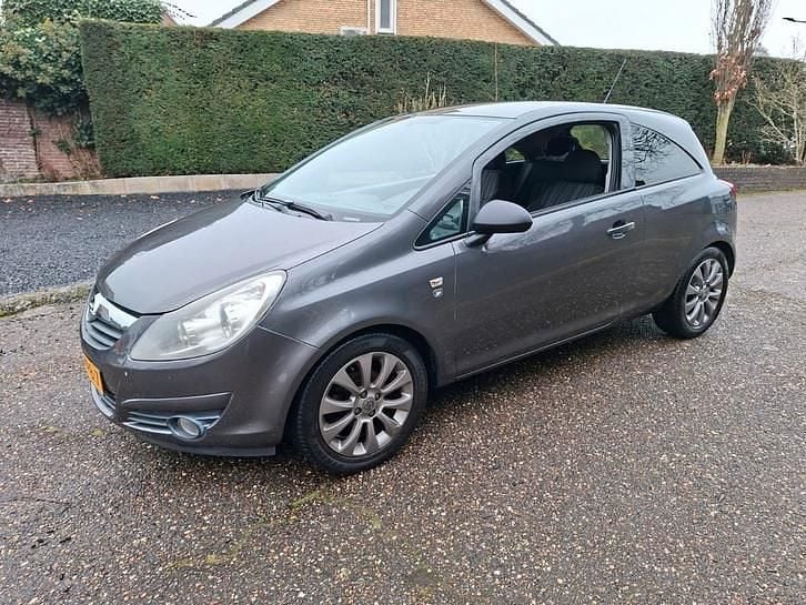 Occasion 2011 Opel Corsa Edition Hatchback | € 1.950 (Super prijs) - Afbeelding 1/4
