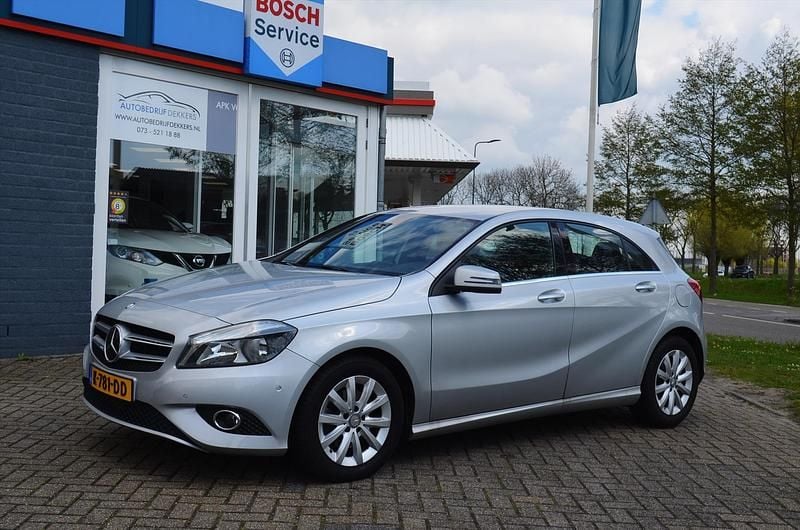 Grijs Occasion 2015 Mercedes A180 Ambition Hatchback | € 15.545 (Eerlijke prijs) - Afbeelding 1/4