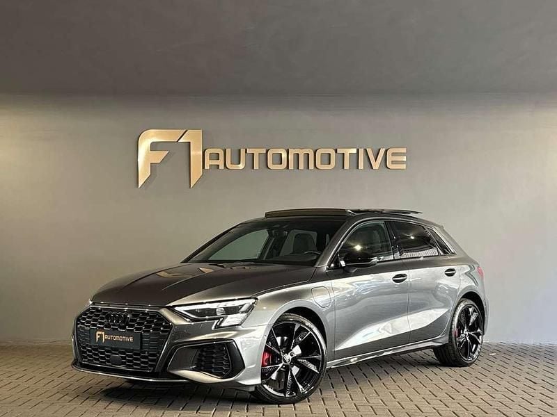 Grijs Gebruikt 2020 Audi A3 Sportback e-tron S-Line Sedan | € 35.490 (Duur) - Afbeelding 1/3
