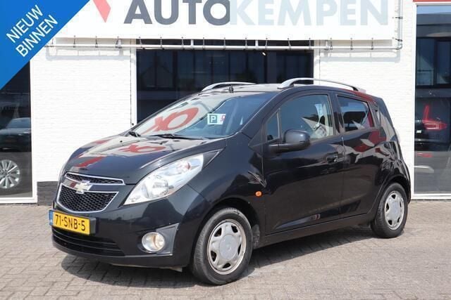 Zwart, metallic lak Gebruikt 2011 Chevrolet Spark LS Hatchback | € 1.900 (Goede deal) - Afbeelding 1/4
