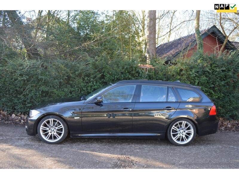 Zwart, metallic lak Gebruikt 2013 BMW 325 M Sport Stationwagen | € 12.995 (Iets duurder) - Afbeelding 1/4