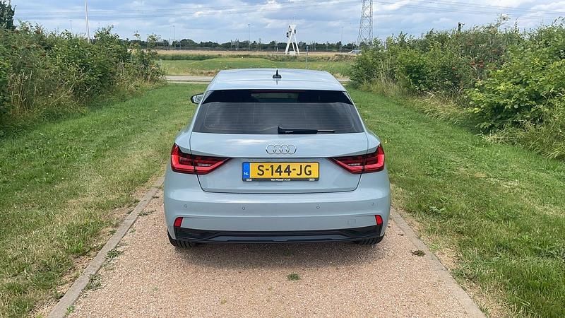 Occasion Audi A1 Sportback Sport 95 PK (69 kW) 2023 Grijs Hatchback