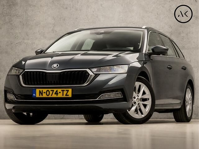 Grijs Gebruikt 2021 Skoda Octavia Sport Stationwagen | € 17.945 (Eerlijke prijs) - Afbeelding 1/4