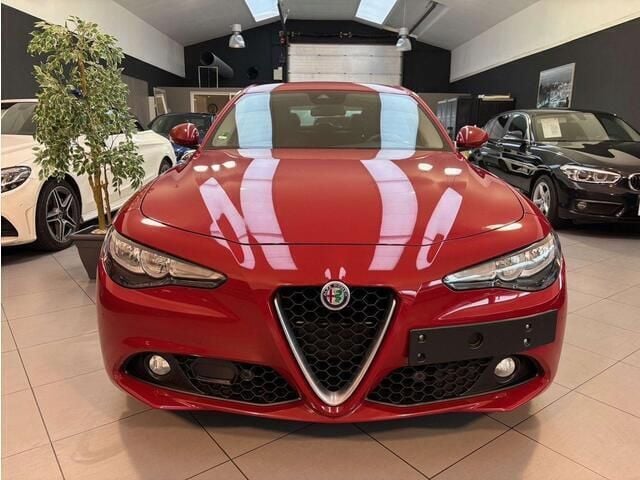 Rood Gebruikt 2016 Alfa Romeo Giulia Super Sedan | € 16.790 - Afbeelding 1/4