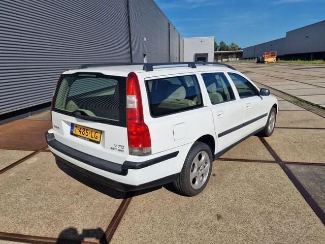 Occasion Volvo V70 Comfort 210 PK (154 kW) 2004 Wit, metallic lak Stationwagen