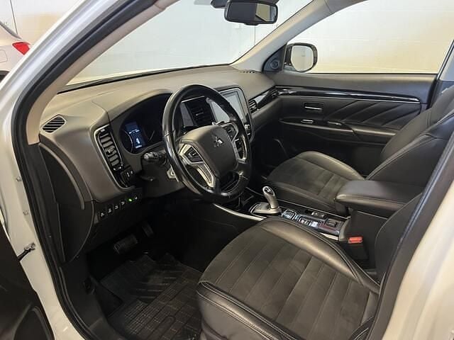 Occasion Mitsubishi Outlander Intense+ 135 PK (99 kW) 2020 Wit SUV