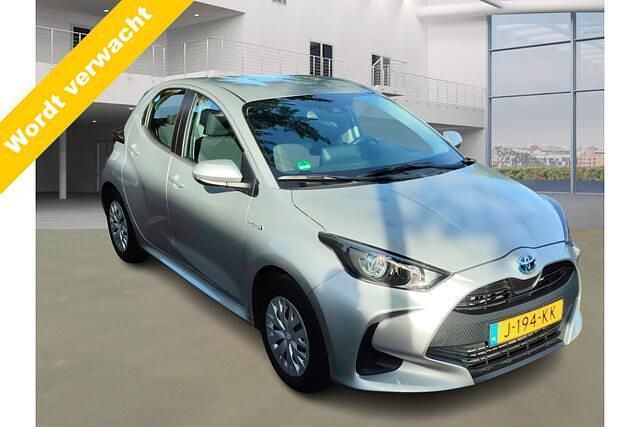 Grijs Gebruikt 2020 Toyota Yaris Active Hatchback | € 18.399 (Eerlijke prijs) - Afbeelding 1/4