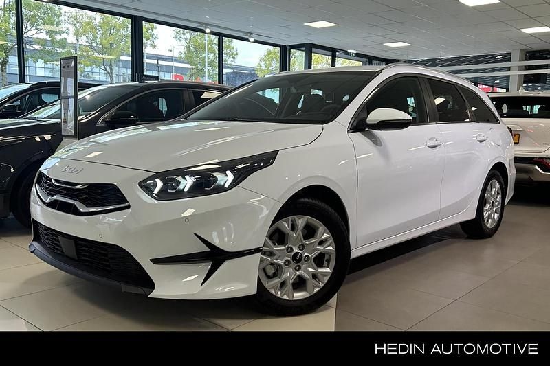 Wit Nieuw 2025 Kia Ceed Hatchback | € 30.950 (Eerlijke prijs) - Afbeelding 1/4