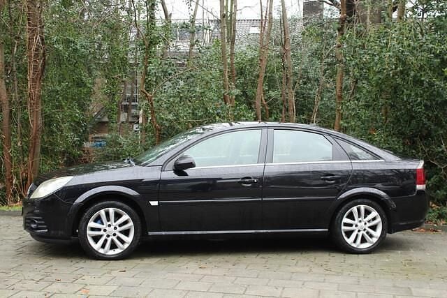 Zwart Occasion 2008 Opel Vectra GTS Executive Hatchback | € 2.749 (Eerlijke prijs) - Afbeelding 1/4