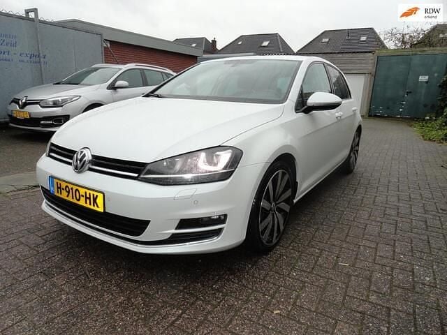 Wit Gebruikt 2013 VW Golf VII Highline Hatchback | € 9.750 (Eerlijke prijs) - Afbeelding 1/4
