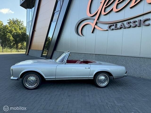 Zilver Gebruikt 1967 Mercedes 230 Cabriolet | € 43.750 - Afbeelding 1/4