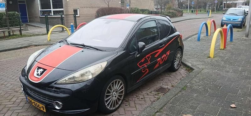 Zwart Gebruikt 2008 Peugeot 207 Hatchback | € 3.000 (Duur) - Afbeelding 1/4