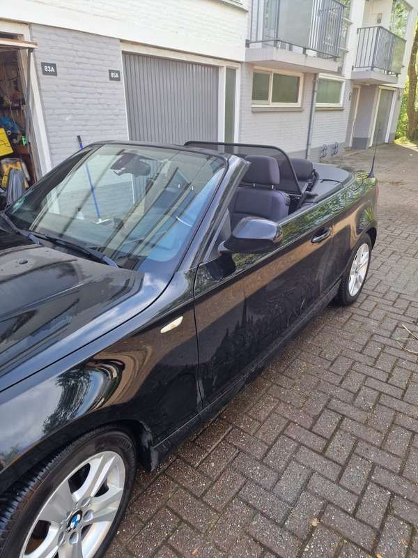 Zwart Gebruikt 2011 BMW 118 Cabriolet Executive Cabriolet | € 8.900 (Eerlijke prijs) - Afbeelding 1/4