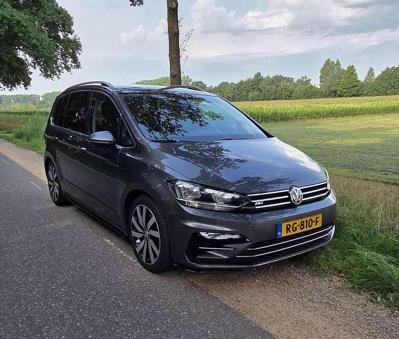 Grijs Gebruikt 2017 VW Touran R MPV | € 18.999 (Iets duurder) - Afbeelding 1/4