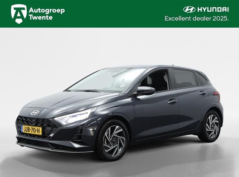 Grijs Gebruikt 2024 Hyundai i20 Comfort Hatchback | € 20.245 (Eerlijke prijs) - Afbeelding 1/4