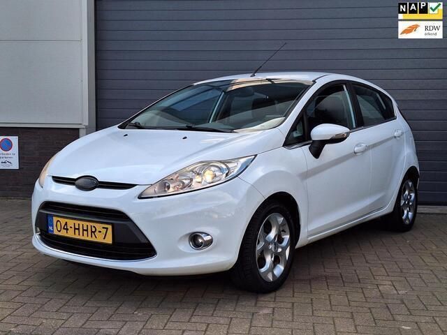 Wit Gebruikt 2008 Ford Fiesta Titanium Hatchback | € 4.450 (Eerlijke prijs) - Afbeelding 1/4