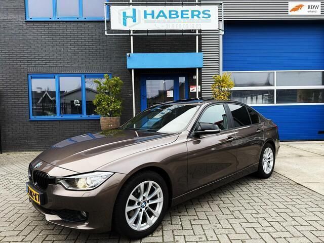 Bruin Gebruikt 2013 BMW 316 Executive Sedan | € 14.445 (Eerlijke prijs) - Afbeelding 1/4