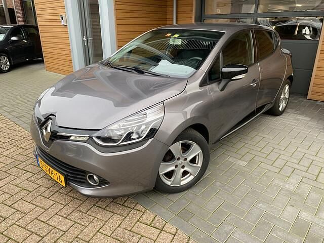 Grijs Occasion 2013 Renault Clio IV Dynamique Hatchback | € 6.950 (Eerlijke prijs) - Afbeelding 1/4