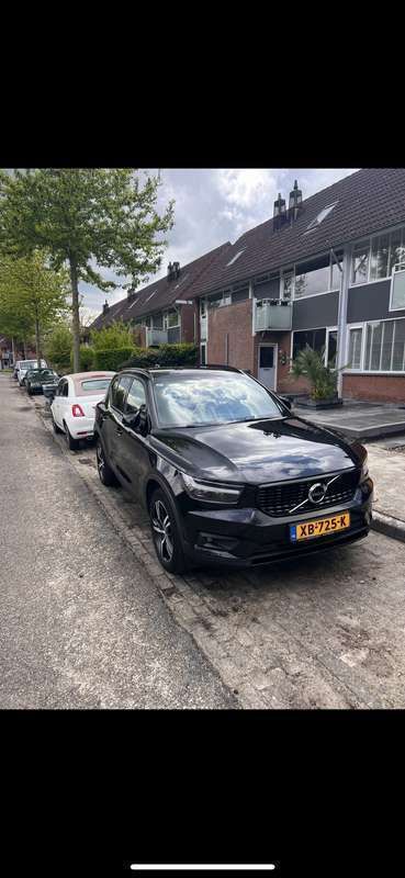Zwart Gebruikt 2018 Volvo XC40 R-Design SUV | € 18.500 (Eerlijke prijs) - Afbeelding 1/4
