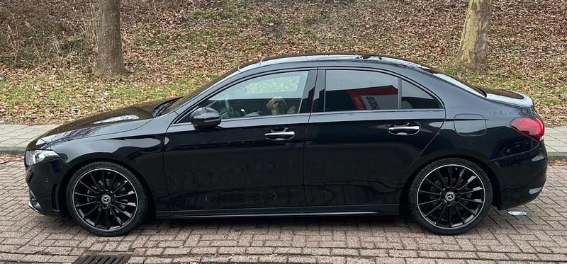 Occasion Mercedes A180 AMG line 136 PK (100 kW) 2022 Zwart Sedan