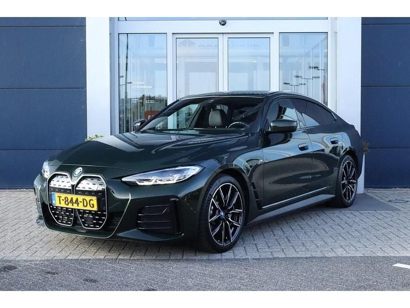 Groen Gebruikt 2023 BMW i4 Executive Sedan | € 41.900 (Eerlijke prijs) - Afbeelding 1/4
