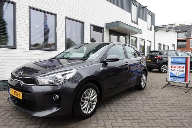 Grijs Gebruikt 2018 Kia Rio Hatchback | € 11.950 (Goede deal) - Afbeelding 1/4