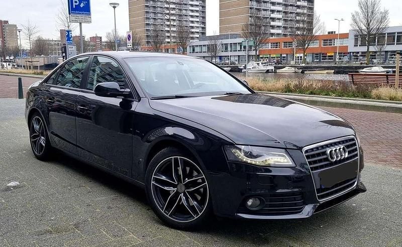 Zwart Gebruikt 2011 Audi A4 Sedan | € 5.500 (Goede deal) - Afbeelding 1/4