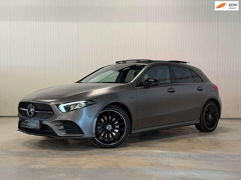 Occasion Mercedes A250 AMG line 160 PK (117 kW) 2020 Grijs Hatchback